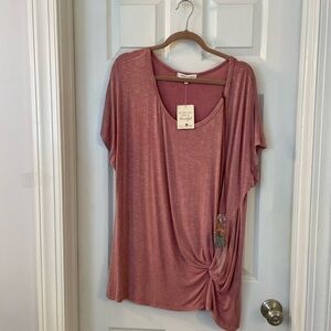 NWT Belle Du Jour top. Mauve color flowy Size XL